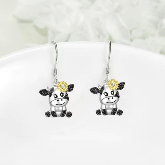 Little Silver cow earrings with a daisy - Picture 2 of 5
